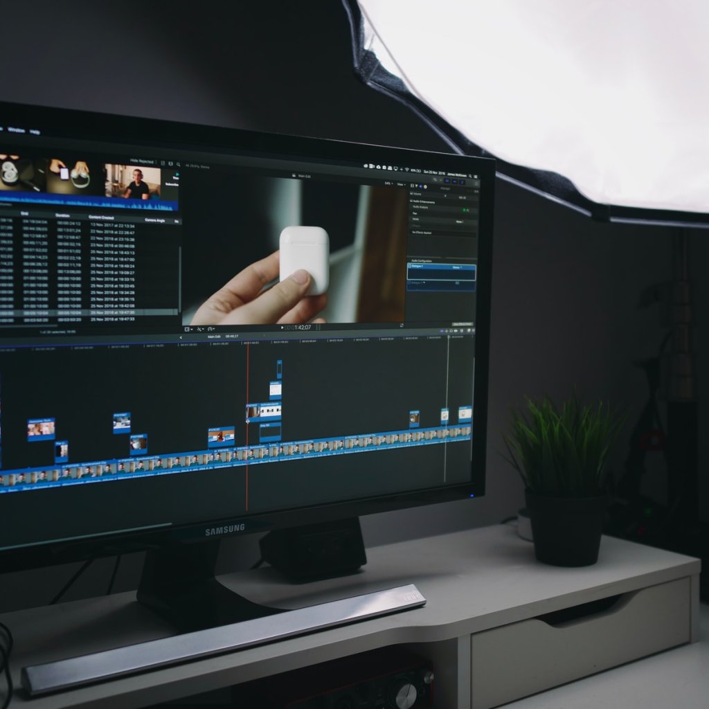 turned on flat screen compute monitor on gray desk.